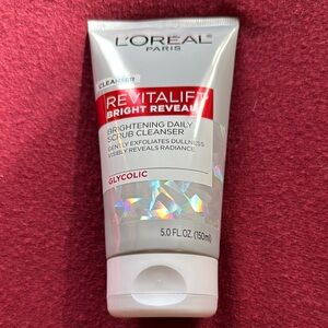 Brand New L'Oreal Revitalift Bright Reveal Cleanser